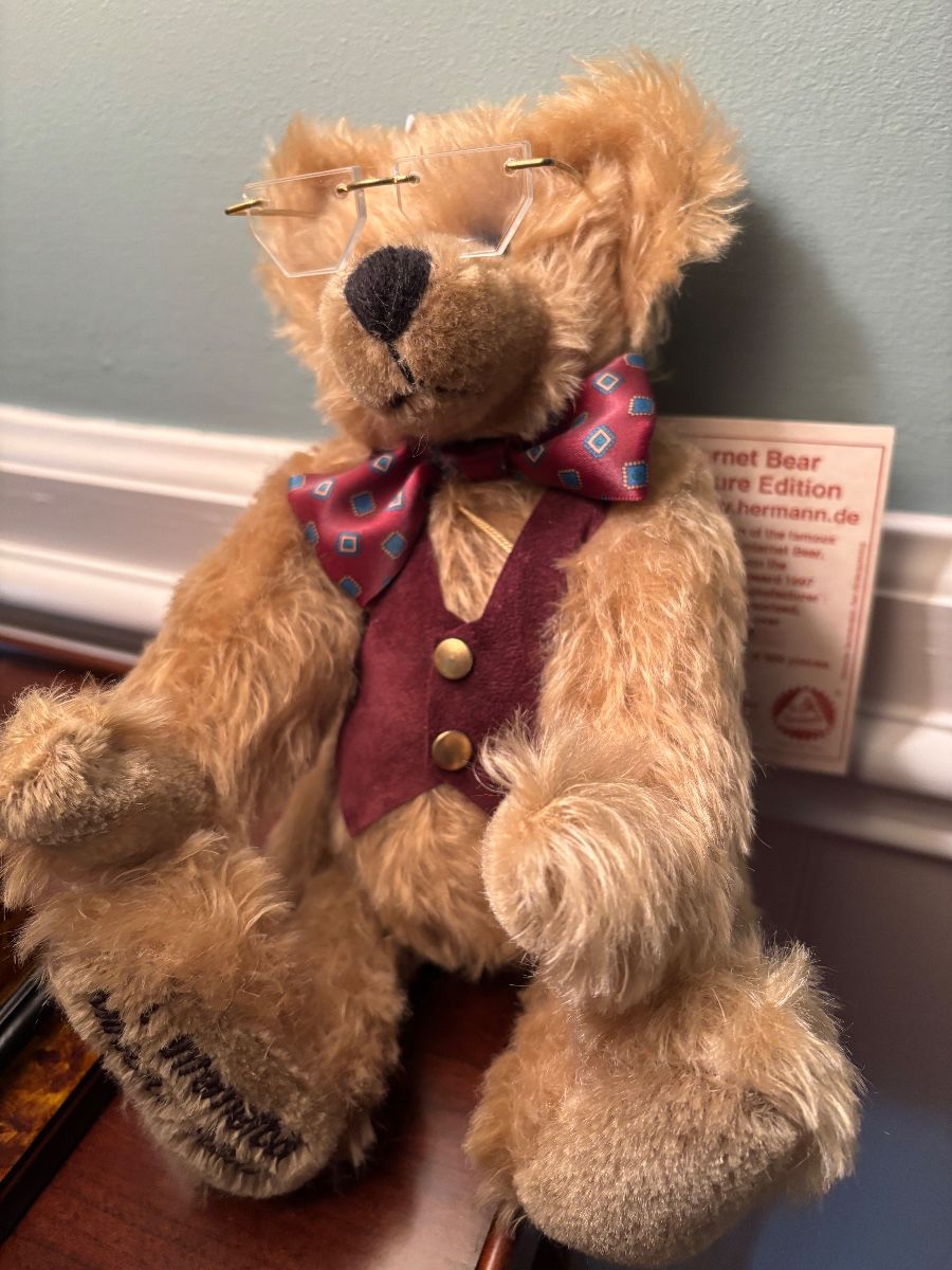INFORMATION ABOUT BEAR IN NEXT PHOTO