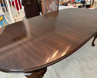 ETHAN ALLEN TABLE WITH PADS AND 2 LEAVES BUY IT NOW!!!!!