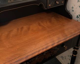 VERY NICE DESK