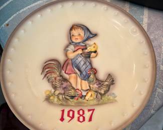 LOTS OF HUMMEL PLATES