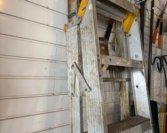 FOLDING LADDER / EXTENSION