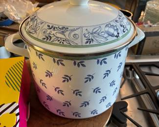 VILLEROY AND BOCH POT