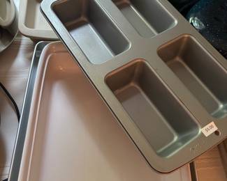 PAMPERED CHEF 4 LOAVES PAN AND BAKING ITEMS