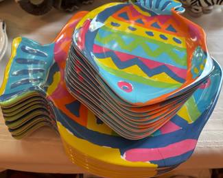 FISH PLATES AND SALAD PLASTICWARE