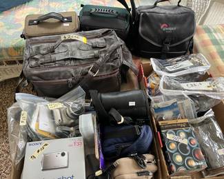 SELECTION OF CAMERAS & C BAGS
