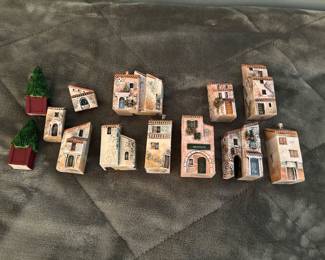 GAULT MINIATURE HOUSES