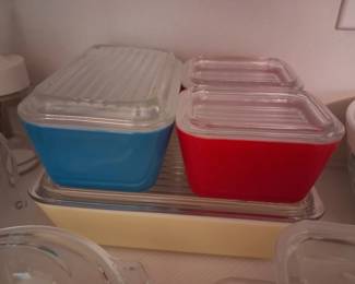 Set of Vintage Pyrex Baking Dishes