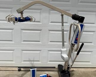 $499 invacare reliant 450 lift w/ Batteries and charger