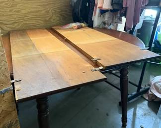 $15 Veneer wood table w/ extensions