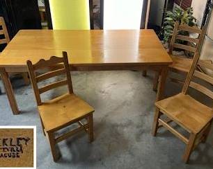 $699 RARE Mid Century STICKLEY Rock Maple Syracuse Library Dining Room Table  w/ 4 Chairs Marked (Repair in top board)