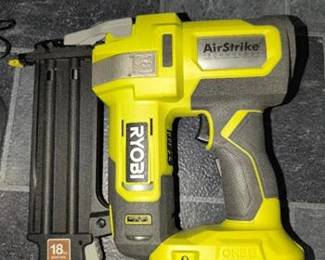 RYOBI 18V P321 Nailer