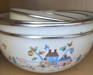 Vintage Heartland International Enamelware Mixing Bowl Set with Farmhouse Scene