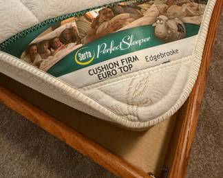 Baker Road Furniture Queen Platform Bed with Serta Perfect Sleeper Mattress