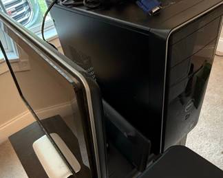 Dell Inspiron 3847 Desktop Computer and HP 20-inch Monitor
