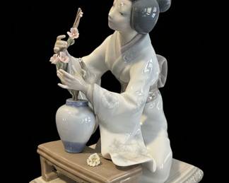 Lladro Geisha Flower Arranger Figurine #4840