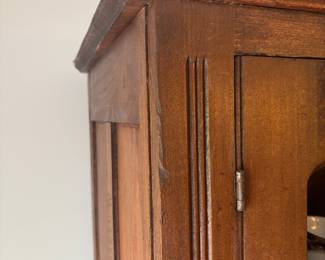 Hutch details