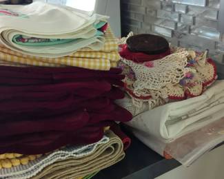 Mystery Table Linens and Placemats