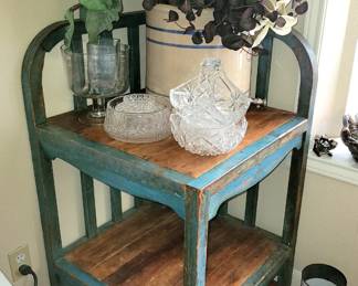Corner shelf