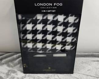 14 / 14  London Fog Womens 3-in-1 Gift Set Houndstooth Wallet Scarf