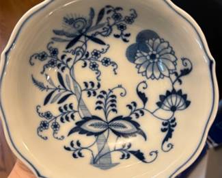 Blue Danube Scalloped Bowl