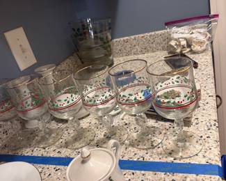 Set of 6 Holiday Gold-Rimmed Wine Glass