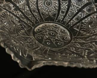Vintage Daisy & Button Glass Bowl — This vintage Daisy & Button clear glass bowl features a distinctive scalloped edge and detailed pressed glass pattern, showcasing classic craftsmanship. The bowl is heavy and robust, making it ideal for display or serving. It measures approximately 8 inches in diameter and stands about 2.5 inches tall. The bowl is in good condition with no visible chips or cracks, preserving its vintage charm. Perfect for collectors or as an elegant decorative piece, this bowl embodies mid-20th century glassware design.