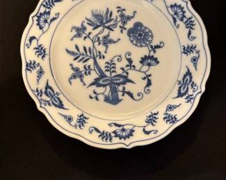 Blue Willow Pattern Dessert Plates