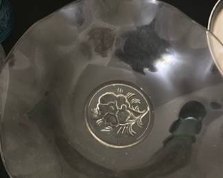 Vintage Clear Floral Pressed Glass Bowl — This vintage pressed glass bowl features a distinctive floral pattern embossed in the center, adding an elegant touch to any table setting. Crafted from clear glass with gently scalloped edges, the bowl is both decorative and functional for serving or display. It measures approximately 9 inches in diameter and 3.5 inches in height, making it a versatile size for various uses. The bowl is in good condition with minor surface wear consistent with age, no chips or cracks are visible. A charming collectible for vintage glass enthusiasts or a stylish accent for your home.