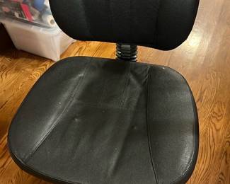 Black Office Task Chair — This black task chair offers a practical seating solution with a simple, ergonomic design. It features a cushioned seat and backrest with black vinyl upholstery that is easy to clean. The chair measures approximately 33 inches in height, 18 inches in width, and 18 inches in depth, making it compact for any workspace. It is in good condition with minor signs of use and no visible damage. Ideal for office or home desk use.