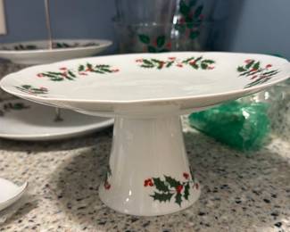 Holiday Holly Pedestal Cake Stand