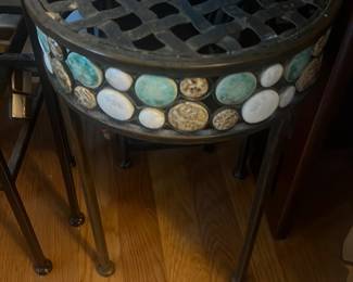 Deco 79 round accent table
