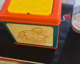 vintage 1976 Mattel Jack-in-the-Music Box