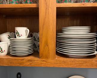 alco industries holly dinnerware set