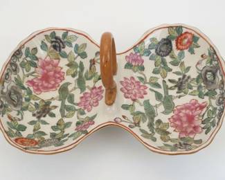 Chinese Export Porcelain Rose Medallion Handled Tray