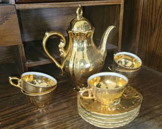 Gilt porcelain tea service