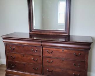 Broyhill dresser with mirror
