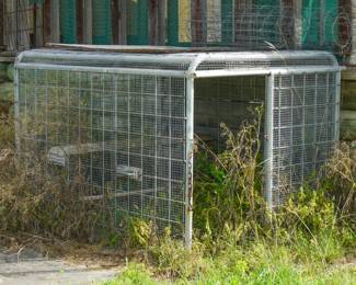 Truck bed animal crate