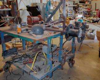 Rolling welding table