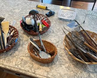 Serving utensils