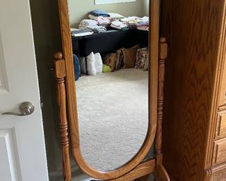 Standing mirror