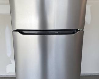 Frigidaire FFTR2045VS Top Freezer Refrigerator