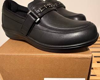 Orthofeet 817 Chelsea Black Leather Women's Slip-On Shoes