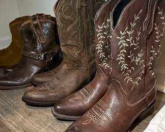 Women's Western Style Embroidered Leather Boots