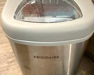 Frigidaire EFIC130-SS Countertop Ice Maker