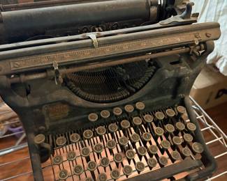NON-FUNCTIONING Underwood (great for decorating)
