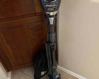 SHARK CORDED VAC