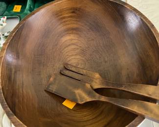 SALAD BOWL AND UTENSILS