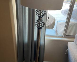 FLOOR LAMP