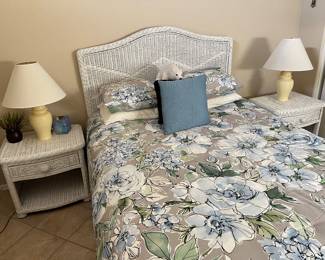 QUEEN BEDROOM