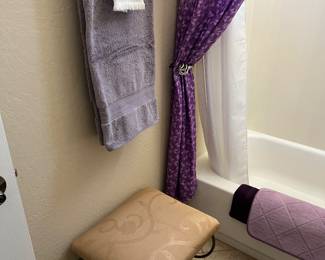 BATH BENCH AND LINENS